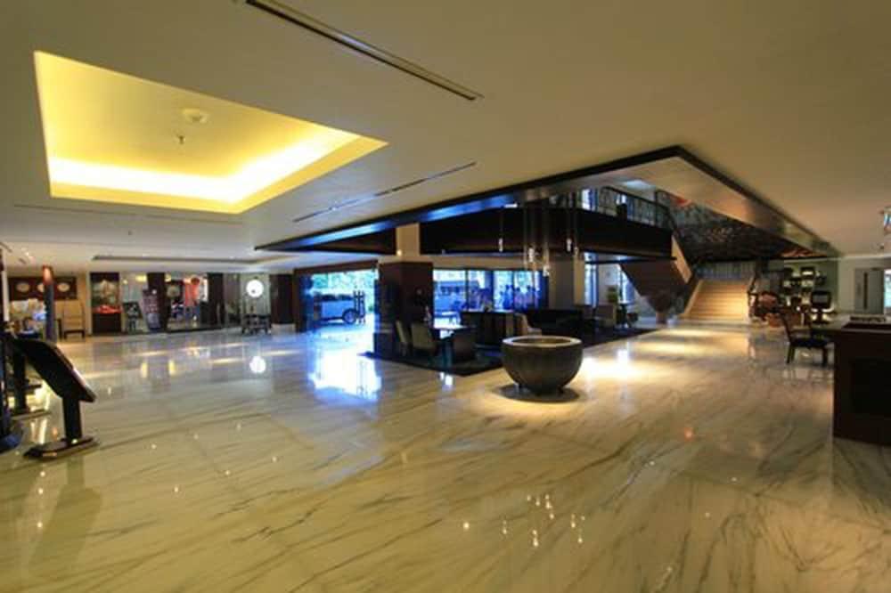 Blue Sky Hotel Balikpapan Buitenkant foto