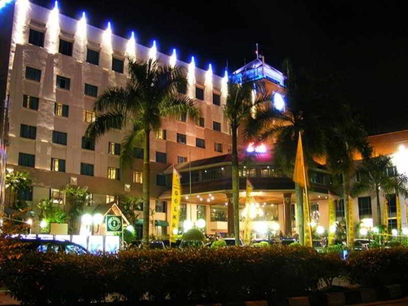 Blue Sky Hotel Balikpapan Buitenkant foto
