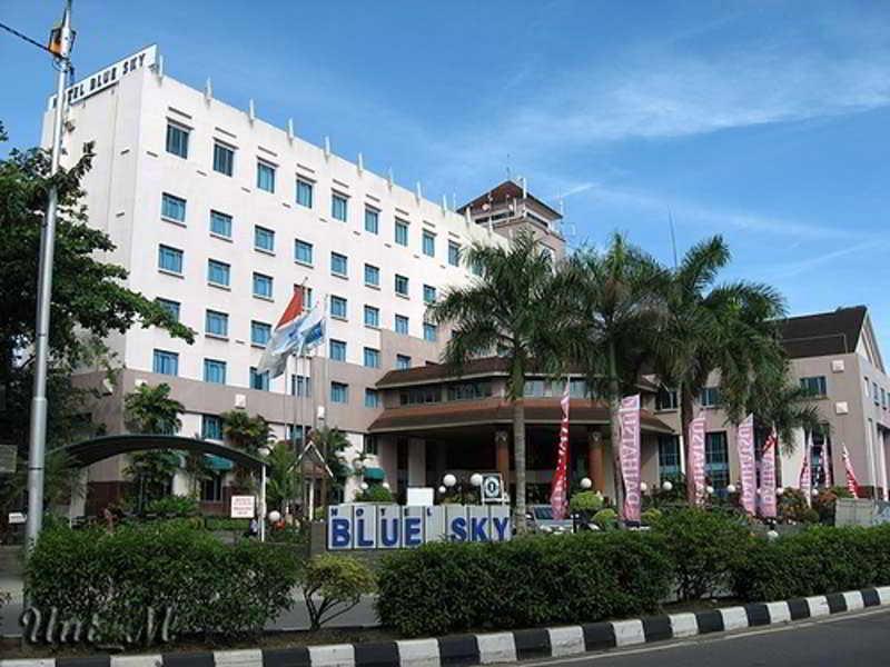 Blue Sky Hotel Balikpapan Buitenkant foto