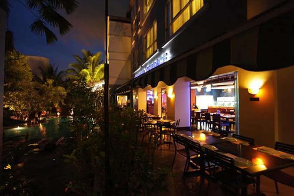 Blue Sky Hotel Balikpapan Buitenkant foto