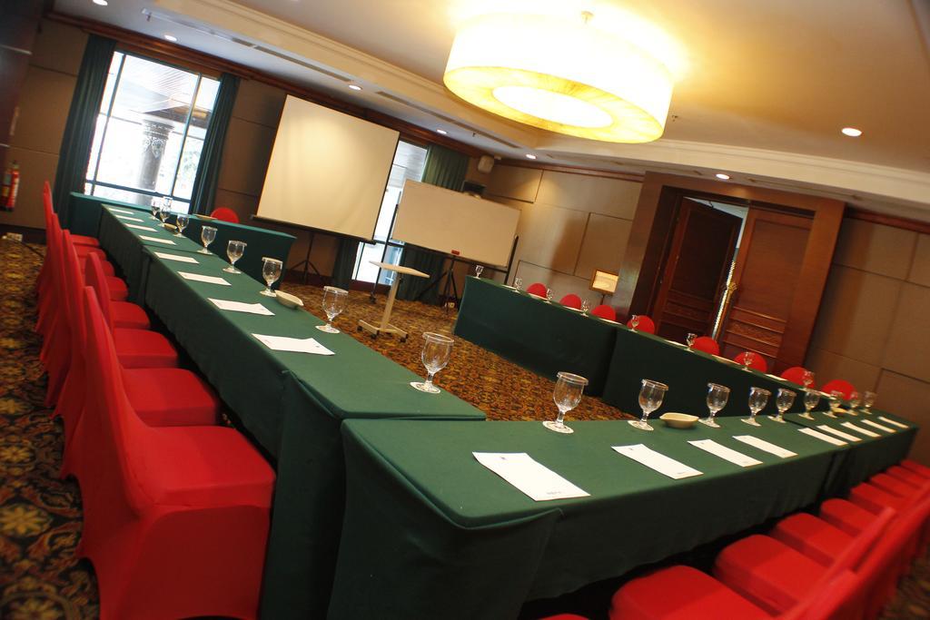 Blue Sky Hotel Balikpapan Buitenkant foto