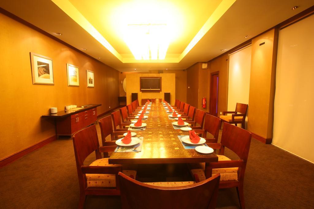 Blue Sky Hotel Balikpapan Buitenkant foto