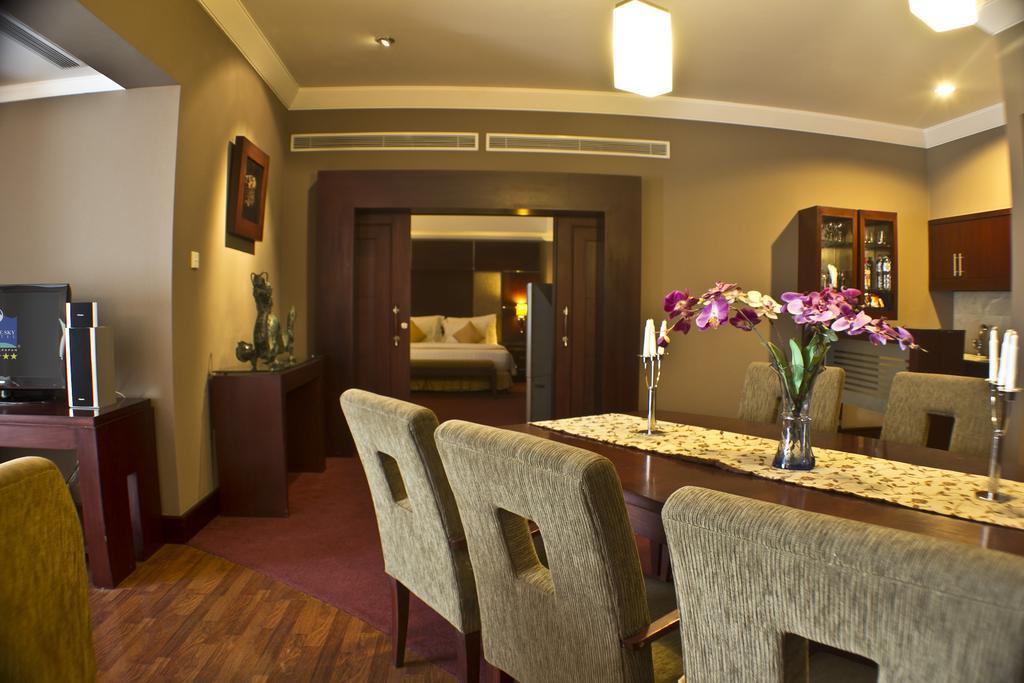 Blue Sky Hotel Balikpapan Buitenkant foto
