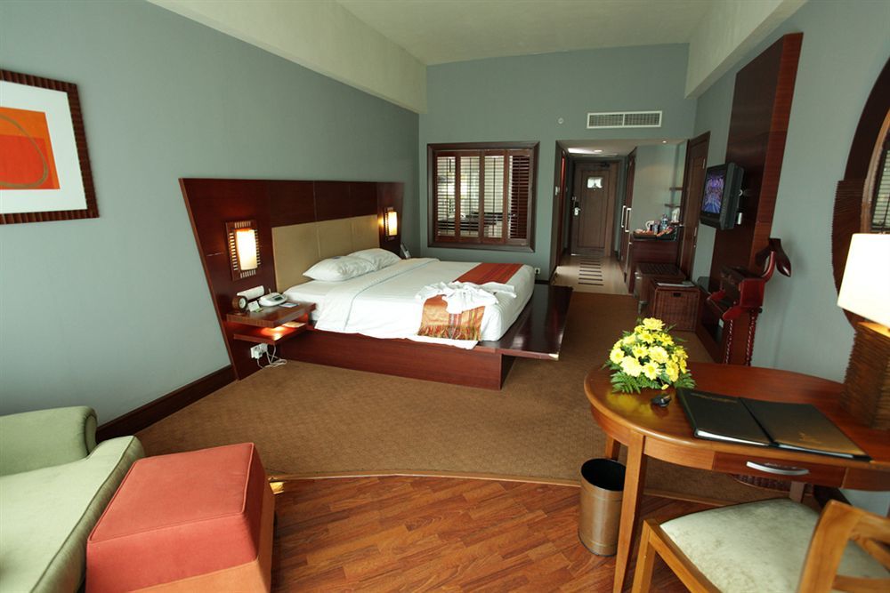 Blue Sky Hotel Balikpapan Buitenkant foto